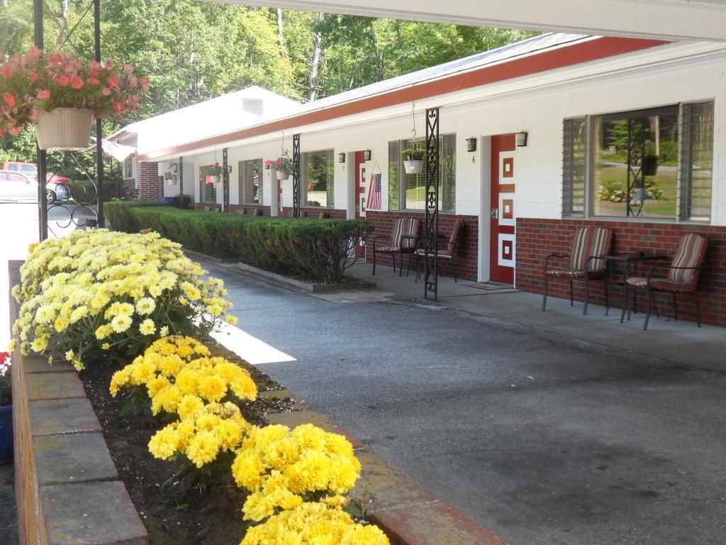 White Oak Motel & Cottages Holderness ภายนอก รูปภาพ