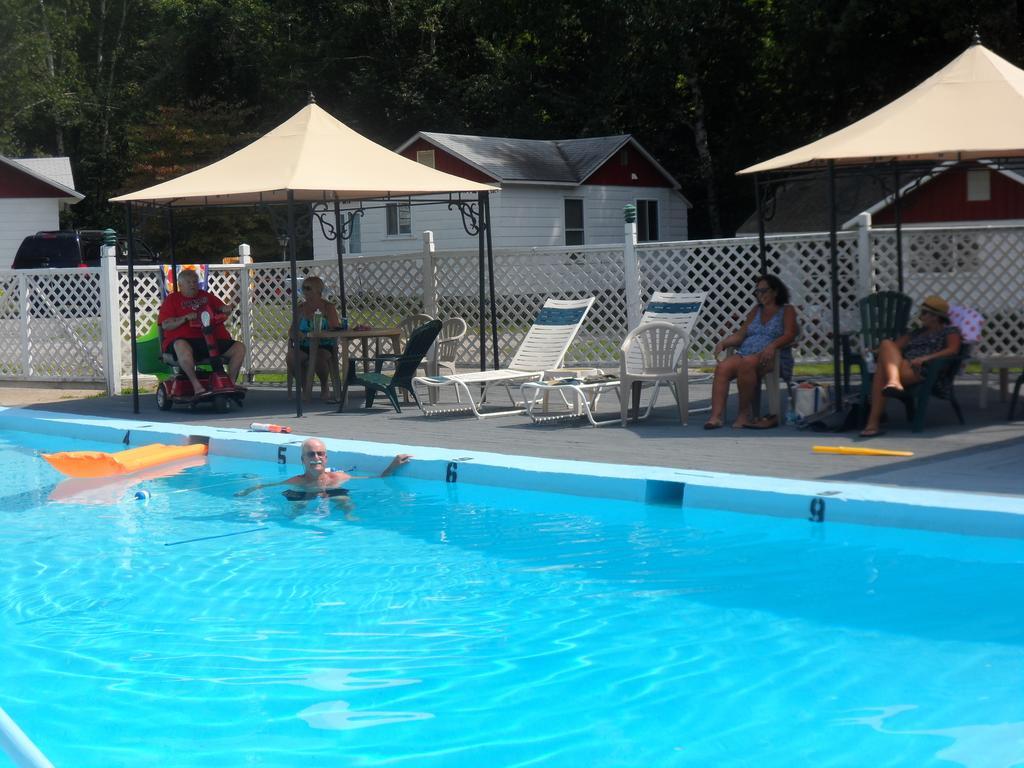 White Oak Motel & Cottages Holderness ภายนอก รูปภาพ